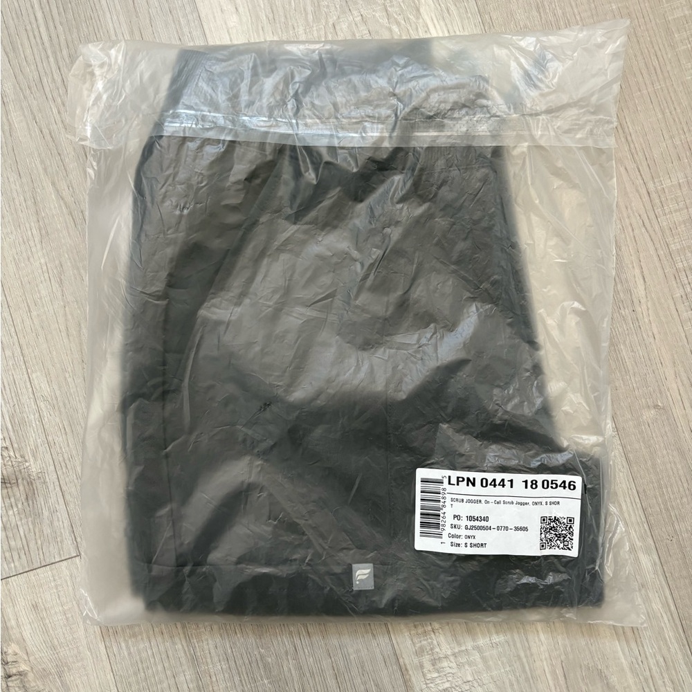 Fabletics Onyx on-call scrub jogger Inseam 26” (short) size S